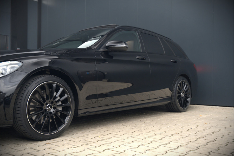Mercedes-Benz C-Klasse Estate 300 e Business Solution AMG | Panoramadak | Stoelverwarming | Multibeam LED | Camera | Navigatie | Parkeersensoren | Leer | Apple Carplay | Ambiance Verlichting
