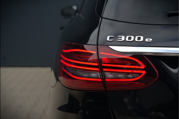 Mercedes-Benz C-Klasse Estate 300 e Business Solution AMG | Panoramadak | Stoelverwarming | Multibeam LED | Camera | Navigatie | Parkeersensoren | Leer | Apple Carplay | Ambiance Verlichting