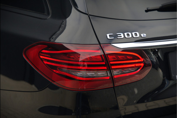 Mercedes-Benz C-Klasse Estate 300 e Business Solution AMG | Panoramadak | Stoelverwarming | Multibeam LED | Camera | Navigatie | Parkeersensoren | Leer | Apple Carplay | Ambiance Verlichting