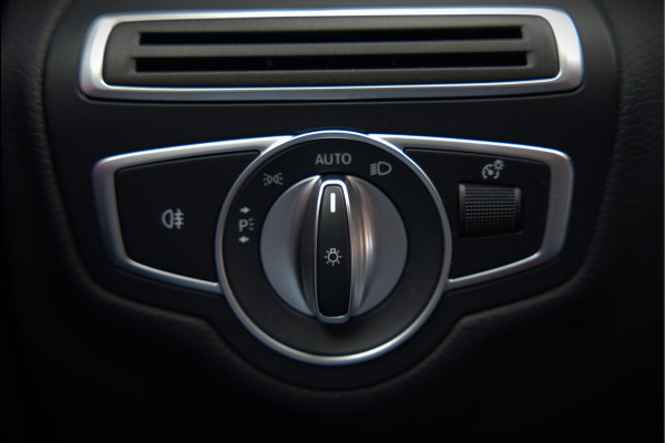 Mercedes-Benz C-Klasse Estate 300 e Business Solution AMG | Panoramadak | Stoelverwarming | Multibeam LED | Camera | Navigatie | Parkeersensoren | Leer | Apple Carplay | Ambiance Verlichting