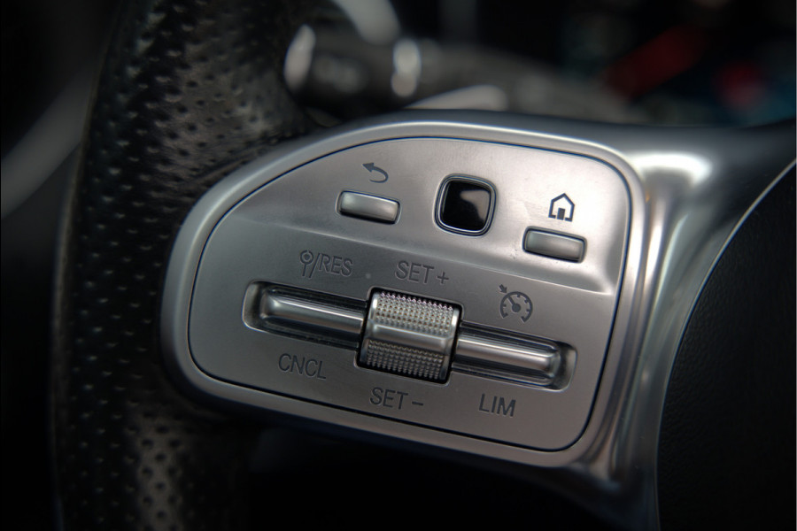 Mercedes-Benz C-Klasse Estate 300 e Business Solution AMG | Panoramadak | Stoelverwarming | Multibeam LED | Camera | Navigatie | Parkeersensoren | Leer | Apple Carplay | Ambiance Verlichting