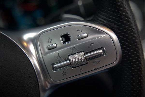 Mercedes-Benz C-Klasse Estate 300 e Business Solution AMG | Panoramadak | Stoelverwarming | Multibeam LED | Camera | Navigatie | Parkeersensoren | Leer | Apple Carplay | Ambiance Verlichting