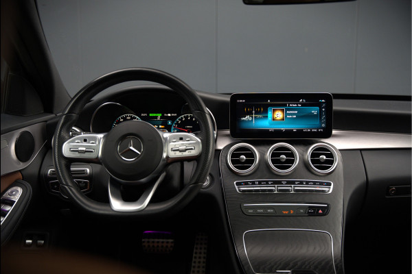 Mercedes-Benz C-Klasse Estate 300 e Business Solution AMG | Panoramadak | Stoelverwarming | Multibeam LED | Camera | Navigatie | Parkeersensoren | Leer | Apple Carplay | Ambiance Verlichting