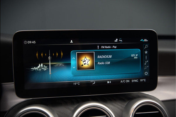 Mercedes-Benz C-Klasse Estate 300 e Business Solution AMG | Panoramadak | Stoelverwarming | Multibeam LED | Camera | Navigatie | Parkeersensoren | Leer | Apple Carplay | Ambiance Verlichting