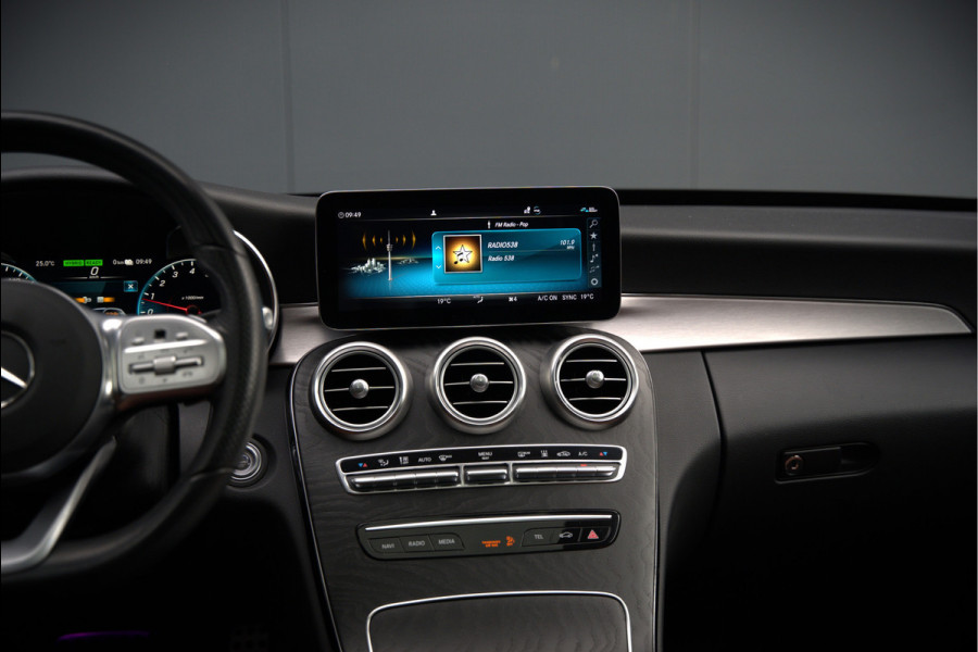 Mercedes-Benz C-Klasse Estate 300 e Business Solution AMG | Panoramadak | Stoelverwarming | Multibeam LED | Camera | Navigatie | Parkeersensoren | Leer | Apple Carplay | Ambiance Verlichting