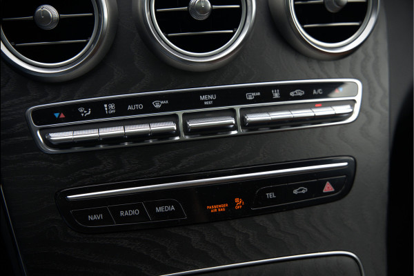 Mercedes-Benz C-Klasse Estate 300 e Business Solution AMG | Panoramadak | Stoelverwarming | Multibeam LED | Camera | Navigatie | Parkeersensoren | Leer | Apple Carplay | Ambiance Verlichting