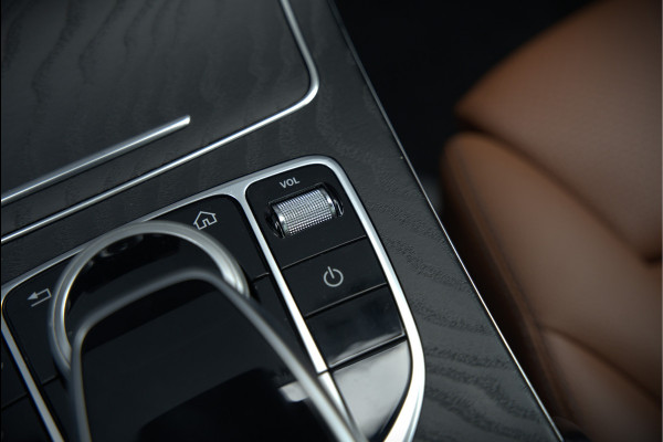 Mercedes-Benz C-Klasse Estate 300 e Business Solution AMG | Panoramadak | Stoelverwarming | Multibeam LED | Camera | Navigatie | Parkeersensoren | Leer | Apple Carplay | Ambiance Verlichting