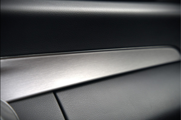 Mercedes-Benz C-Klasse Estate 300 e Business Solution AMG | Panoramadak | Stoelverwarming | Multibeam LED | Camera | Navigatie | Parkeersensoren | Leer | Apple Carplay | Ambiance Verlichting
