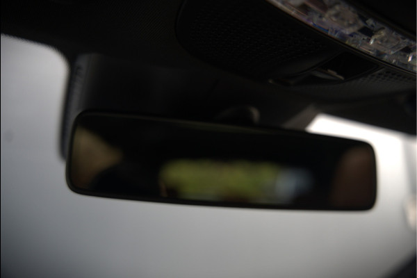 Mercedes-Benz C-Klasse Estate 300 e Business Solution AMG | Panoramadak | Stoelverwarming | Multibeam LED | Camera | Navigatie | Parkeersensoren | Leer | Apple Carplay | Ambiance Verlichting