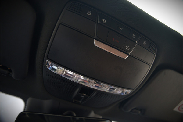 Mercedes-Benz C-Klasse Estate 300 e Business Solution AMG | Panoramadak | Stoelverwarming | Multibeam LED | Camera | Navigatie | Parkeersensoren | Leer | Apple Carplay | Ambiance Verlichting