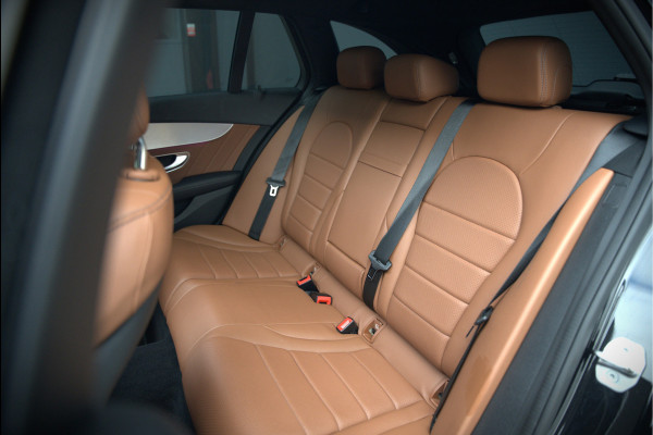 Mercedes-Benz C-Klasse Estate 300 e Business Solution AMG | Panoramadak | Stoelverwarming | Multibeam LED | Camera | Navigatie | Parkeersensoren | Leer | Apple Carplay | Ambiance Verlichting