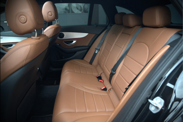 Mercedes-Benz C-Klasse Estate 300 e Business Solution AMG | Panoramadak | Stoelverwarming | Multibeam LED | Camera | Navigatie | Parkeersensoren | Leer | Apple Carplay | Ambiance Verlichting