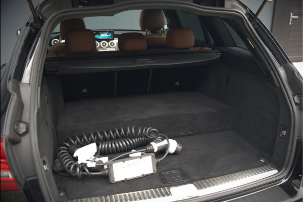 Mercedes-Benz C-Klasse Estate 300 e Business Solution AMG | Panoramadak | Stoelverwarming | Multibeam LED | Camera | Navigatie | Parkeersensoren | Leer | Apple Carplay | Ambiance Verlichting
