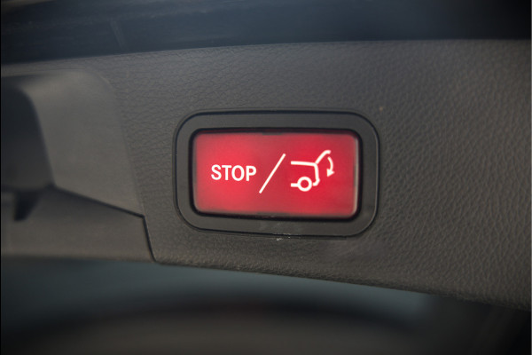 Mercedes-Benz C-Klasse Estate 300 e Business Solution AMG | Panoramadak | Stoelverwarming | Multibeam LED | Camera | Navigatie | Parkeersensoren | Leer | Apple Carplay | Ambiance Verlichting