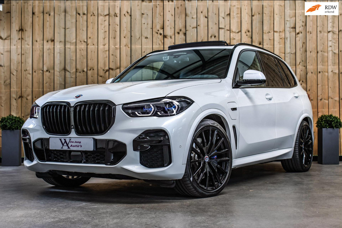 BMW X5 XDrive45e M-Sport *Skylounge*B&W*M-Stoelen*360 Camera*Laser Led* BMW X5 XDrive45e M-Sport *Skylounge*B&W*M-Stoelen*360 Camera*Laser Led*