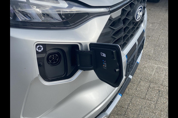 Ford Transit Custom 320 2.5 PHEV L2H1 Sport DC Zuid | 233pk | Dubbele Cabine | Dubbele zijschuifdeur | Inklapbare trekhaak | 19 inch lichtmetalen Sport velgen (mat zwart) | Verwarmbaar stuurwiel | Navigatie systeem