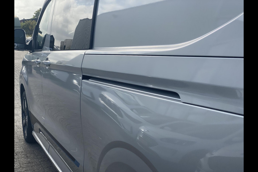 Ford Transit Custom 320 2.5 PHEV L2H1 Sport DC Zuid | 233pk | Dubbele Cabine | Dubbele zijschuifdeur | Inklapbare trekhaak | 19 inch lichtmetalen Sport velgen (mat zwart) | Verwarmbaar stuurwiel | Navigatie systeem