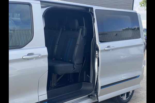 Ford Transit Custom 320 2.5 PHEV L2H1 Sport DC Zuid | 233pk | Dubbele Cabine | Dubbele zijschuifdeur | Inklapbare trekhaak | 19 inch lichtmetalen Sport velgen (mat zwart) | Verwarmbaar stuurwiel | Navigatie systeem