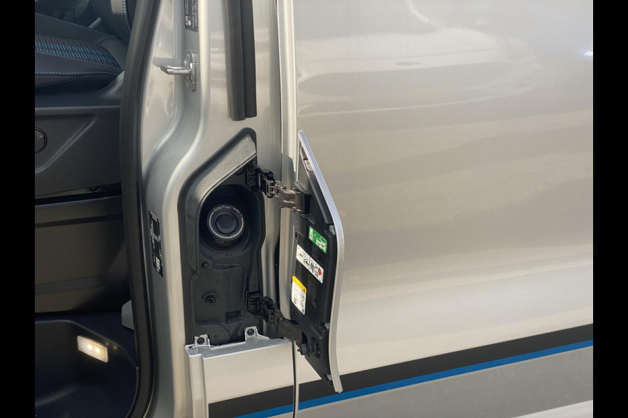 Ford Transit Custom 320 2.5 PHEV L2H1 Sport DC Zuid | 233pk | Dubbele Cabine | Dubbele zijschuifdeur | Inklapbare trekhaak | 19 inch lichtmetalen Sport velgen (mat zwart) | Verwarmbaar stuurwiel | Navigatie systeem