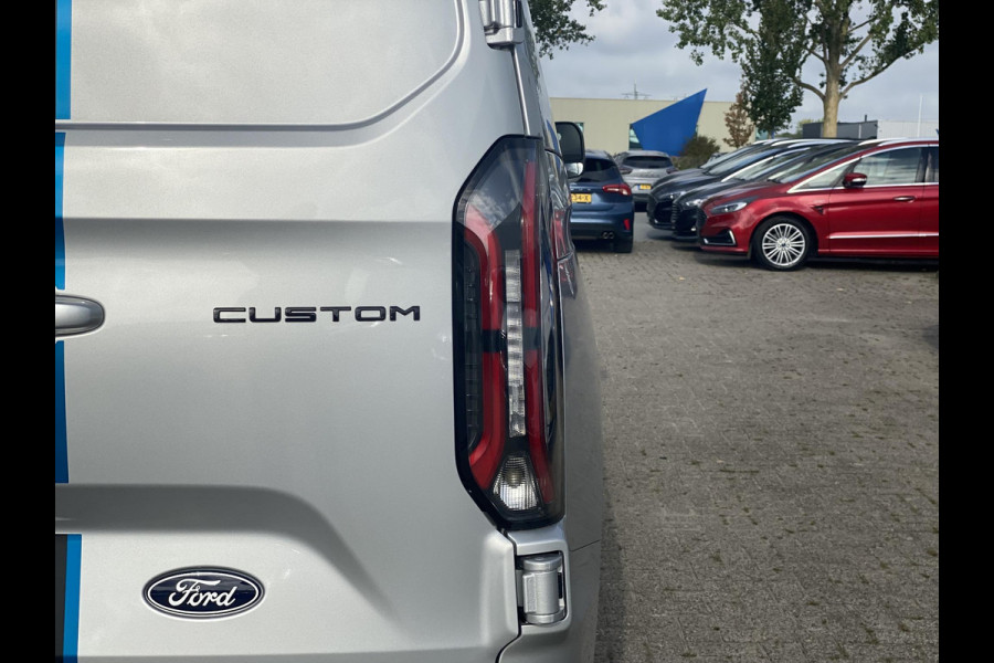 Ford Transit Custom 320 2.5 PHEV L2H1 Sport DC Zuid | 233pk | Dubbele Cabine | Dubbele zijschuifdeur | Inklapbare trekhaak | 19 inch lichtmetalen Sport velgen (mat zwart) | Verwarmbaar stuurwiel | Navigatie systeem