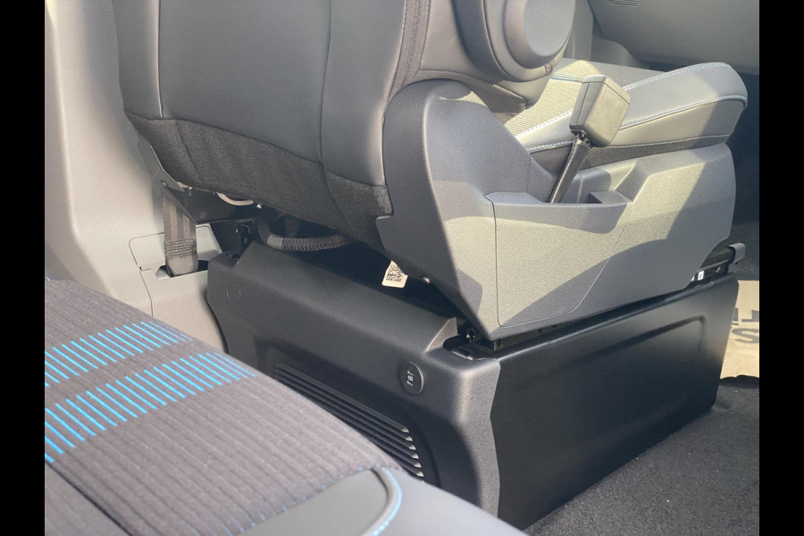 Ford Transit Custom 320 2.5 PHEV L2H1 Sport DC Zuid | 233pk | Dubbele Cabine | Dubbele zijschuifdeur | Inklapbare trekhaak | 19 inch lichtmetalen Sport velgen (mat zwart) | Verwarmbaar stuurwiel | Navigatie systeem