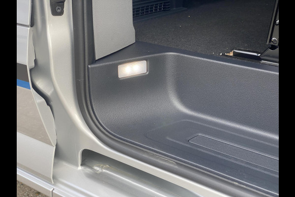 Ford Transit Custom 320 2.5 PHEV L2H1 Sport DC Zuid | 233pk | Dubbele Cabine | Dubbele zijschuifdeur | Inklapbare trekhaak | 19 inch lichtmetalen Sport velgen (mat zwart) | Verwarmbaar stuurwiel | Navigatie systeem