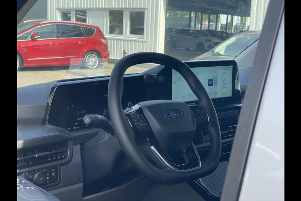 Ford Transit Custom 320 2.5 PHEV L2H1 Sport DC Zuid | 233pk | Dubbele Cabine | Dubbele zijschuifdeur | Inklapbare trekhaak | 19 inch lichtmetalen Sport velgen (mat zwart) | Verwarmbaar stuurwiel | Navigatie systeem