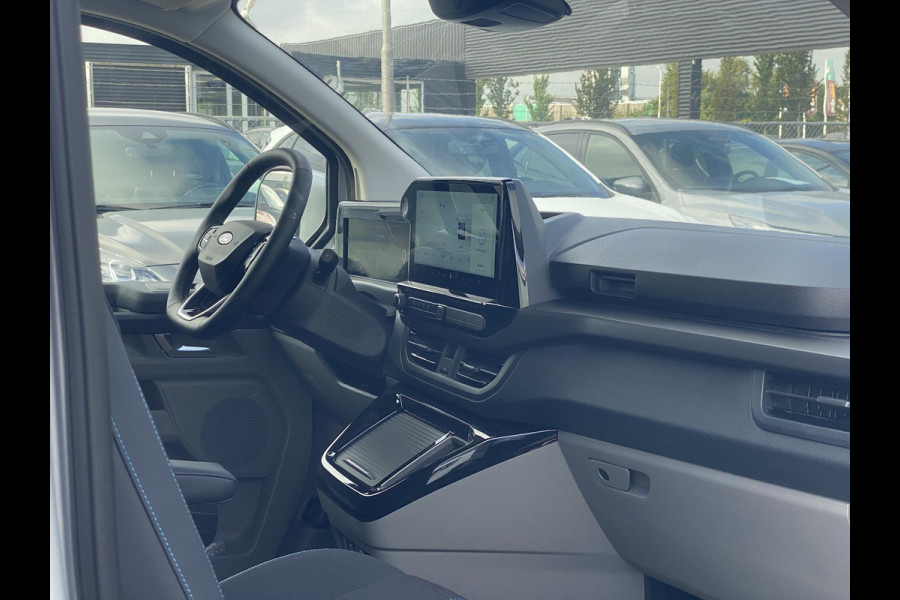 Ford Transit Custom 320 2.5 PHEV L2H1 Sport DC Zuid | 233pk | Dubbele Cabine | Dubbele zijschuifdeur | Inklapbare trekhaak | 19 inch lichtmetalen Sport velgen (mat zwart) | Verwarmbaar stuurwiel | Navigatie systeem