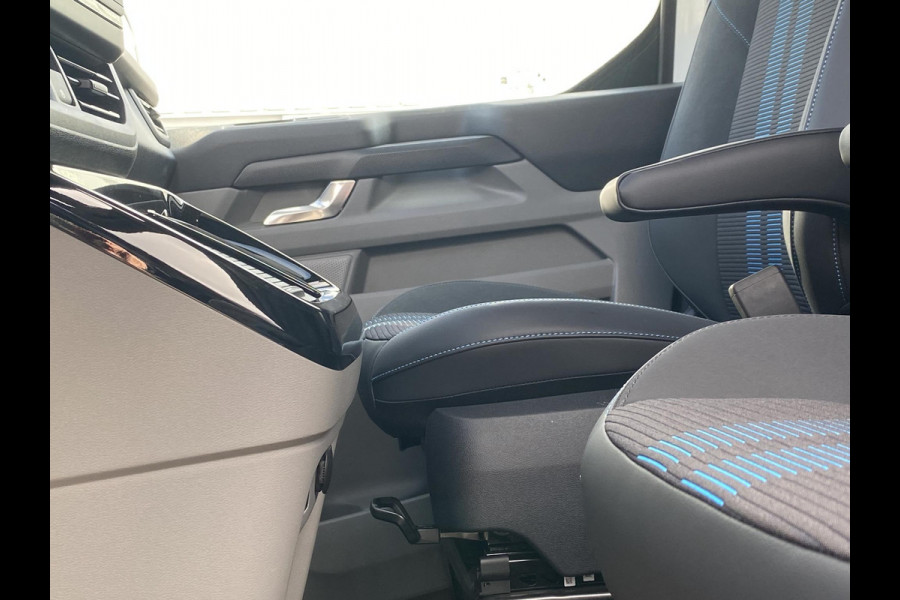 Ford Transit Custom 320 2.5 PHEV L2H1 Sport DC Zuid | 233pk | Dubbele Cabine | Dubbele zijschuifdeur | Inklapbare trekhaak | 19 inch lichtmetalen Sport velgen (mat zwart) | Verwarmbaar stuurwiel | Navigatie systeem