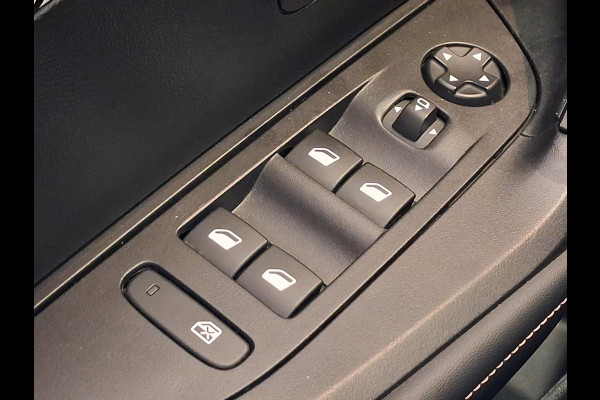 Peugeot 2008 1.2 PureTech 130 Allure Automaat | Navigatie | 360° Camera | Dodehoekbewaking | Apple Carplay/Android Auto |