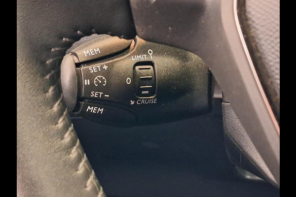 Peugeot 2008 1.2 PureTech 130 Allure Automaat | Navigatie | 360° Camera | Dodehoekbewaking | Apple Carplay/Android Auto |