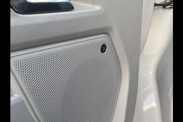 Ford Transit Custom 320 2.5 PHEV L2H1 Sport Zuid | 233pk | Inklapbare trekhaak | 19 inch lichtmetalen Sport velgen (mat zwart) | Verwarmbaar stuurwiel  | Navigatie systeem | B&O speakers
