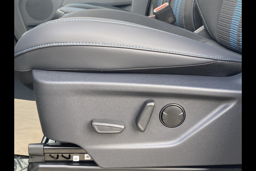Ford Transit Custom 320 2.5 PHEV L2H1 Sport Zuid | 233pk | Inklapbare trekhaak | 19 inch lichtmetalen Sport velgen (mat zwart) | Verwarmbaar stuurwiel  | Navigatie systeem | B&O speakers