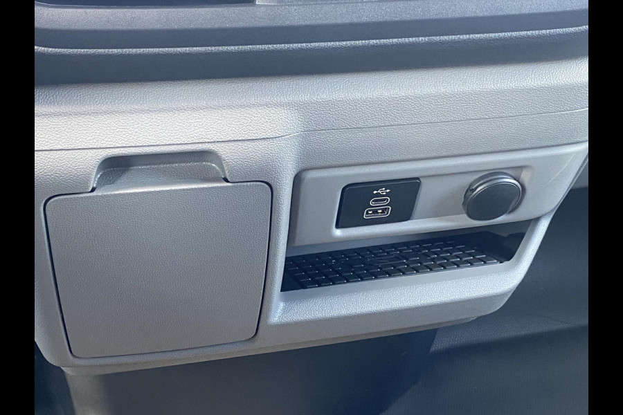 Ford Transit Custom 320 2.5 PHEV L2H1 Sport Zuid | 233pk | Inklapbare trekhaak | 19 inch lichtmetalen Sport velgen (mat zwart) | Verwarmbaar stuurwiel  | Navigatie systeem | B&O speakers