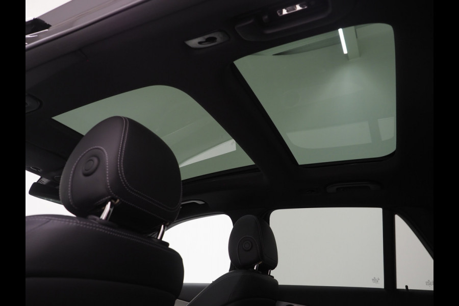 Mercedes-Benz GLC 300e 4MATIC AMG | Panoramadak | Trekhaak | Camera | Cruise | DAB | Stoelverwarming