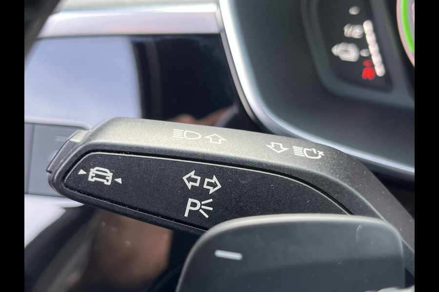 Audi Q3 45 TFSI e S edition 245PK PHEV | Matrix | Trekhaak | Zwart optiek | Leder | Stoelverwarming |  Elekt. stoelen | Virtual |