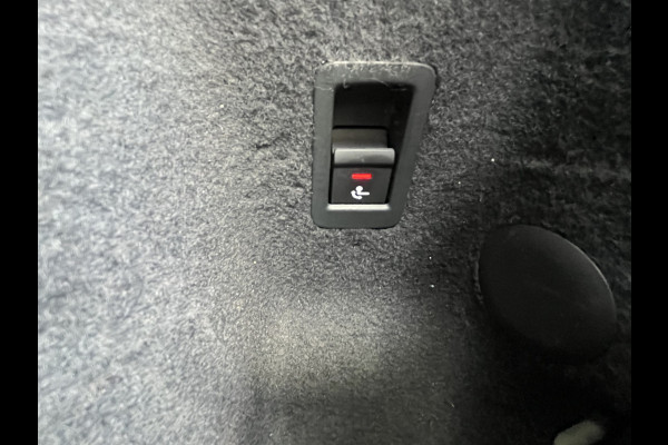 Audi Q3 45 TFSI e S edition 245PK PHEV | Matrix | Trekhaak | Zwart optiek | Leder | Stoelverwarming |  Elekt. stoelen | Virtual |