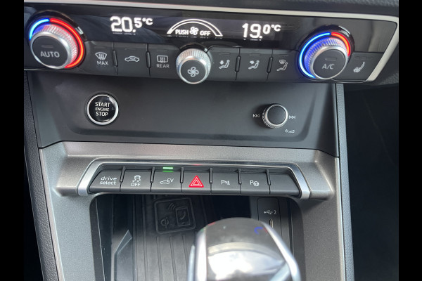 Audi Q3 45 TFSI e S edition 245PK PHEV | Matrix | Trekhaak | Zwart optiek | Leder | Stoelverwarming |  Elekt. stoelen | Virtual |