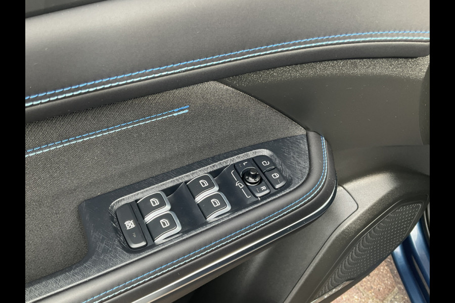 Lynk & Co 01 1.5 262pk PHEV Panodak Zwarte hemel 360° Cam Plug in