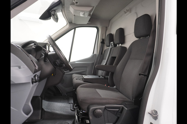 Ford Transit 350 2.0TDCI 170PK Automaat L3H2 3-Persoons Apple Carplay Android Auto Airco Navi Camera Pdc Cruise Control Aut.Verlichting Voorr Schuifdeur Wand-Vloerbekleding Trekhaak Voorbereiding 1e Eigenaar Euro 6 1.900KG Trekgewicht