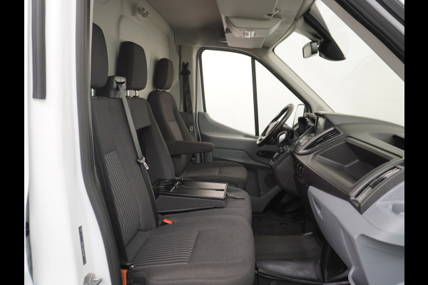 Ford Transit 350 2.0TDCI 170PK Automaat L3H2 3-Persoons Apple Carplay Android Auto Airco Navi Camera Pdc Cruise Control Aut.Verlichting Voorr Schuifdeur Wand-Vloerbekleding Trekhaak Voorbereiding 1e Eigenaar Euro 6 1.900KG Trekgewicht