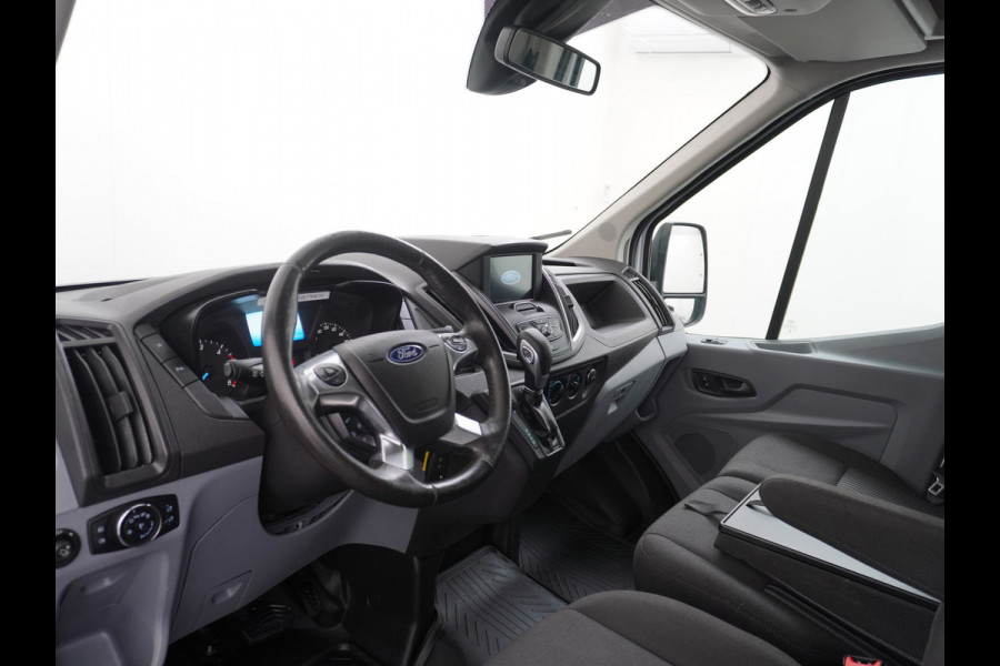 Ford Transit 350 2.0TDCI 170PK Automaat L3H2 3-Persoons Apple Carplay Android Auto Airco Navi Camera Pdc Cruise Control Aut.Verlichting Voorr Schuifdeur Wand-Vloerbekleding Trekhaak Voorbereiding 1e Eigenaar Euro 6 1.900KG Trekgewicht