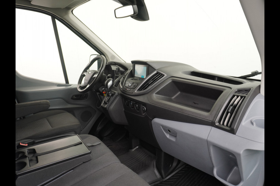 Ford Transit 350 2.0TDCI 170PK Automaat L3H2 3-Persoons Apple Carplay Android Auto Airco Navi Camera Pdc Cruise Control Aut.Verlichting Voorr Schuifdeur Wand-Vloerbekleding Trekhaak Voorbereiding 1e Eigenaar Euro 6 1.900KG Trekgewicht