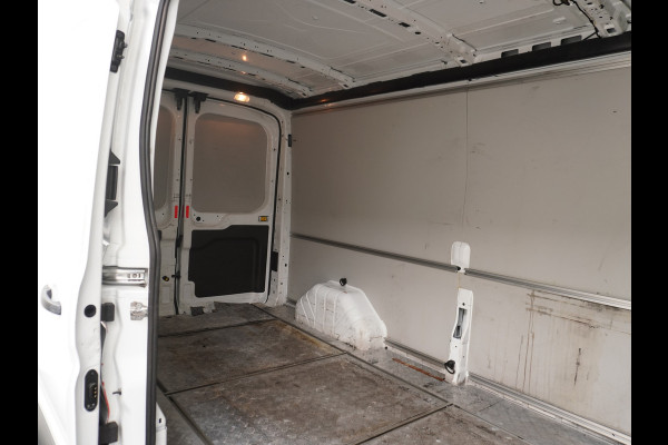 Ford Transit 350 2.0TDCI 170PK Automaat L3H2 3-Persoons Apple Carplay Android Auto Airco Navi Camera Pdc Cruise Control Aut.Verlichting Voorr Schuifdeur Wand-Vloerbekleding Trekhaak Voorbereiding 1e Eigenaar Euro 6 1.900KG Trekgewicht