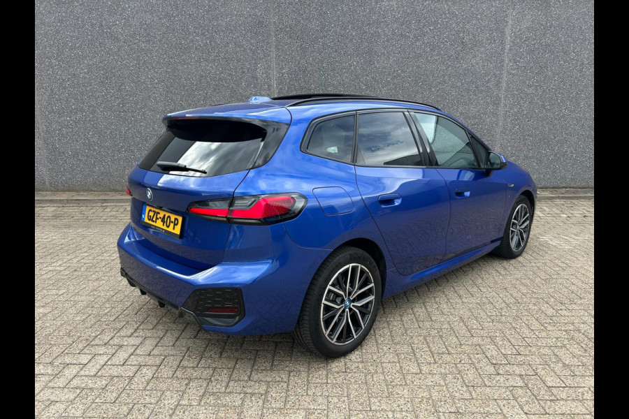 BMW 2 Serie Active Tourer 225e xDrive M-Pakket | HARMAN KARDON | TREKHAAK | PANO | BOMVOL | APK T/M 17-1-2027 | FABRIEKSGARANTIE