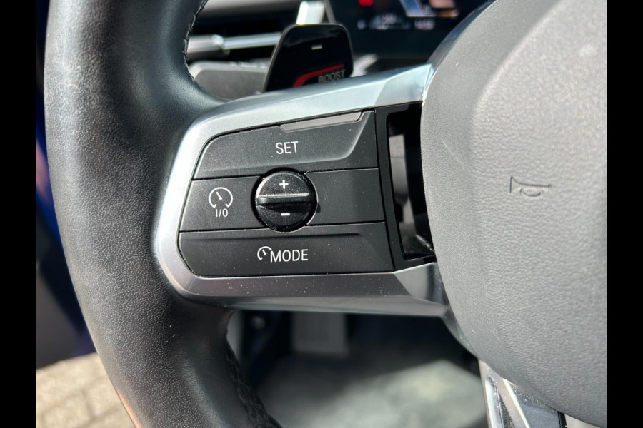 BMW 2 Serie Active Tourer 225e xDrive M-Pakket | HARMAN KARDON | TREKHAAK | PANO | BOMVOL | APK T/M 17-1-2027 | FABRIEKSGARANTIE