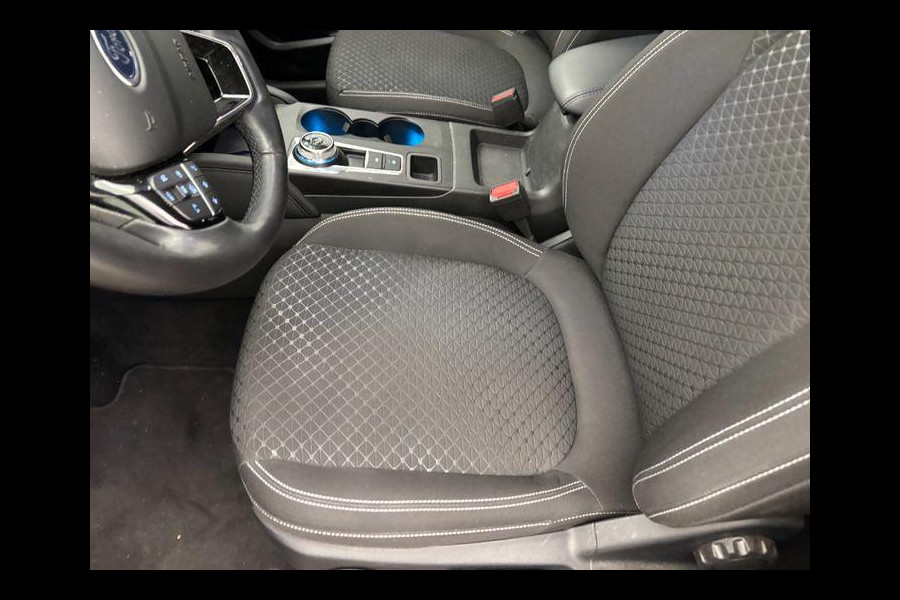 Ford Kuga 2.5 PHEV Titanium 243pk | Winterpack | Afneembare Trekhaak | 2.100kg Trekgewicht | Achteruitrijcamera