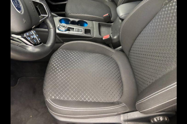 Ford Kuga 2.5 PHEV Titanium 243pk | Winterpack | Afneembare Trekhaak | 2.100kg Trekgewicht | Achteruitrijcamera