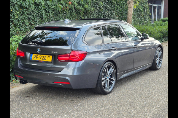 BMW 3-serie M Sport 1e EIG 100% Dealer Pano Cam Apple CarPlay Touring LED 19inch NL 320i High Executive