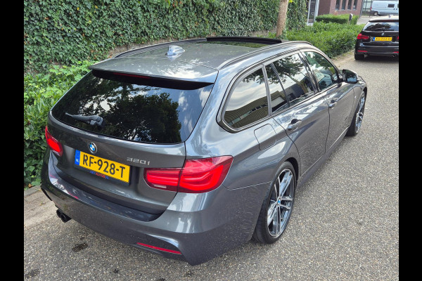 BMW 3-serie M Sport 1e EIG 100% Dealer Pano Cam Apple CarPlay Touring LED 19inch NL 320i High Executive
